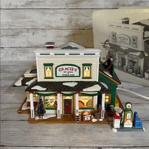 Department 56 Holiday Decor - Gracie's General Store with Snow Accents